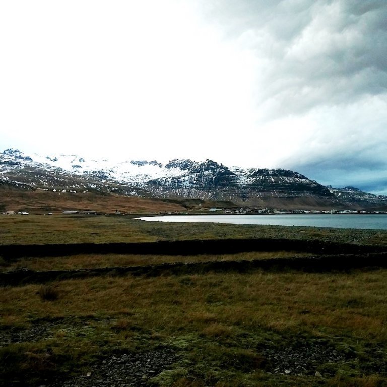 Grundarfjarðarkaupstaður stóð á Grundarkampi og þar var býlið Forna Grund. Þar eru söguskilti.