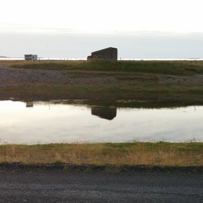 Grundarfjarðarkaupstaður stóð á Grundarkampi og þar var býlið Forna Grund. Þar eru söguskilti.