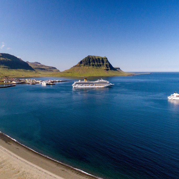 kirkjufell-cruiseships