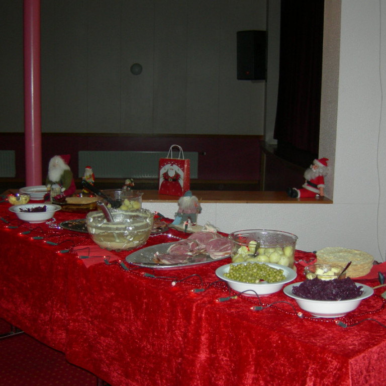 Jólahlaðborð Kvenfélagsins Gleym mér ei er í byrjun aðventu. Oft hafa konur sem boðið var á skemmtunina gengið í félagið.