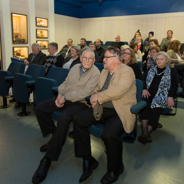 Opnun nýs myndasafns