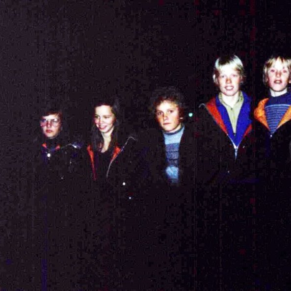 Unglingar á kvöldrölti.  Anna Jonny Aðalsteinsdóttir, Brynja Guðnadóttir, Guðbjörg Elín Friðfinnsdóttir, Geirmundur Vilhjálmsson, Magnús Karlsson, Bent Russel og ?