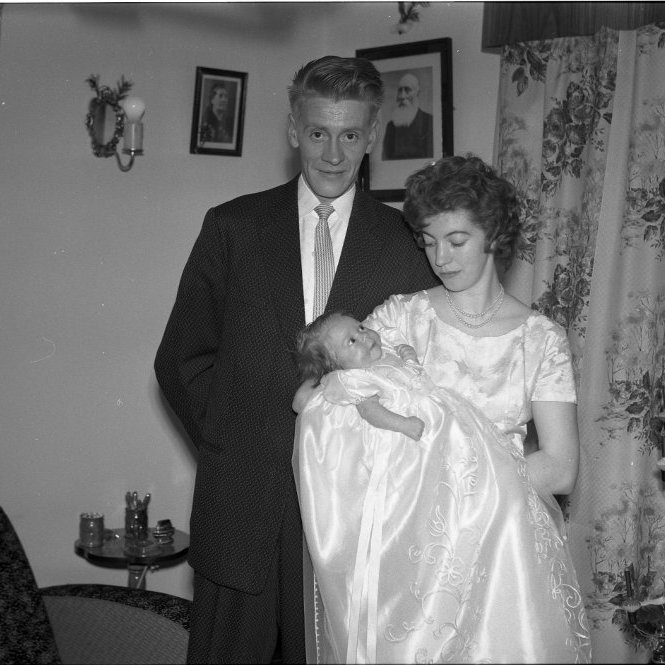 Alfreð Ragnar Magnússon og Kristín Friðfinnsdóttir að skíra dóttur sína, Kristínu Önnu.