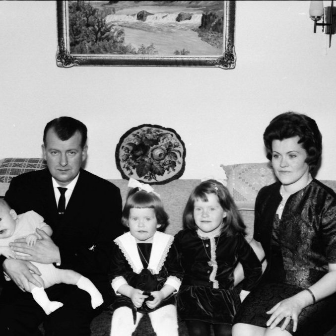 Aðalsteinn og Elsa Fanney með börnin sín; Bjarki Sæþór, Anna Jonny og Olga Sædís árið 1967.