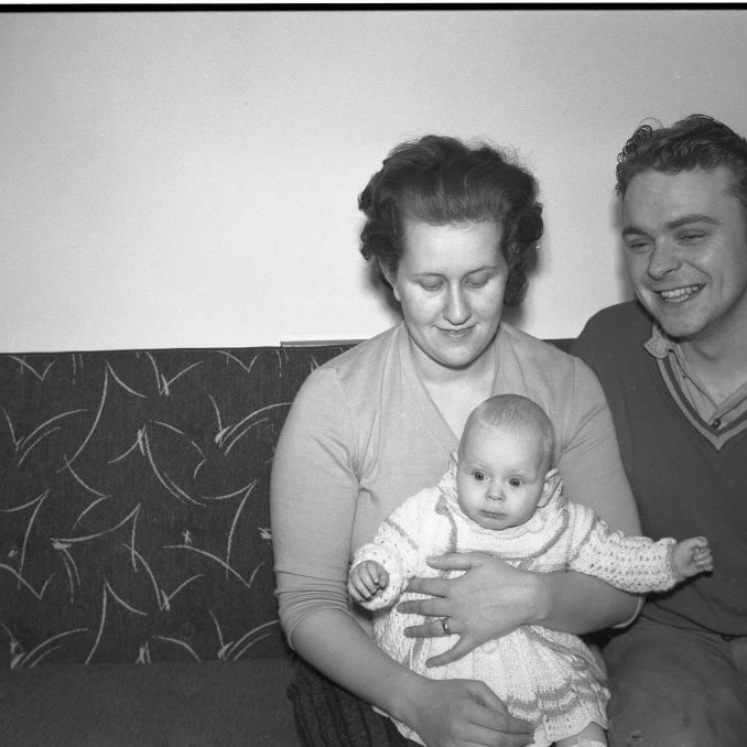 Hanne Alm og Björn Guðmundsson með dóttur sína, Ingu Björnsdóttur, árið 1961.