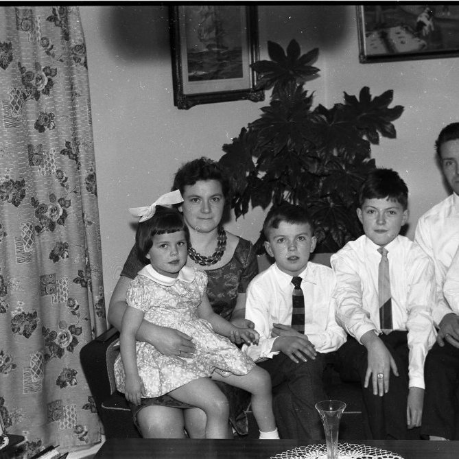 Guðmunda Hjartardóttir og Jón Hansson með börnin sín, Hjördís Fríða, Hermann, Hafsteinn og Ingi Hans.