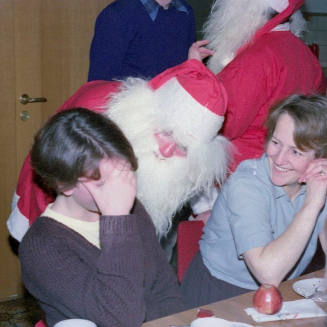 Jólatréskemmtun hjá Fiskverkun SC. Nína og Kjötkrókur jólasveinn í skemmtilegum sæmræðum