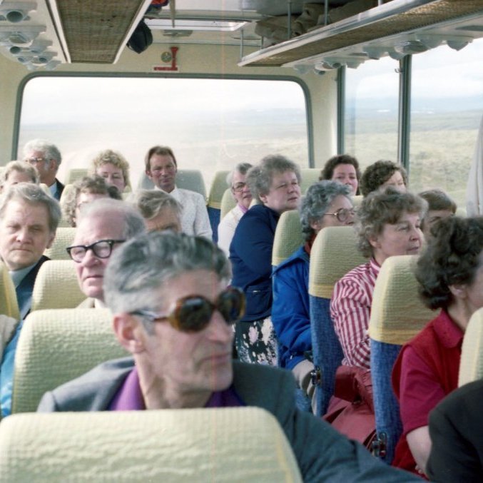 Ferðalag eldri borgara;  Runólfur Þorkelsson, Ólafur Ólafsson, Halldór Finnsson, Bára Hallgrímsdóttir,            Magnús Jóhannsson, Elna Bárðarson, Pétur Jónsson, Sigurður Helgason, Sigurlín Guðmundsdóttir, Valgerður Haraldsdóttir, Jeremías Kjartansson, Cecilía Kristjánsdóttir, Helga Þóra Árnadóttir, Ingibjörg Hansdóttir, Þorkell Gunnarsson, Marta K. Böðvarsdóttir, Njáll Gunnarsson, Pálína Gísladóttir og Helga Gunnarsdóttir.