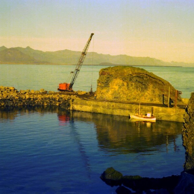 Unnið að hafnargerð á Arnarstapa sumarið 1976
