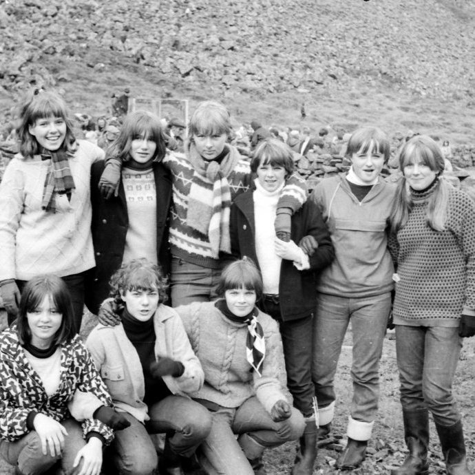 Þórdís Halldórsdóttir, Matthildur Friðjónsdóttir, Kolbrún Matthíasdóttir, Guðrún Árnadóttir, Kolbrún Jónsdóttir, Ágústa Hinriksdóttir, Elínbjörg Kristjánsdóttir, Hulda Jeremíasdóttir, Kristjana Árnadóttir í Grundarrétt árið 1965.