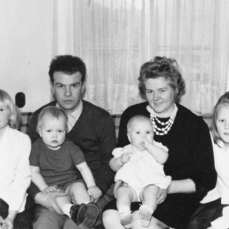 Sverrir og Gerður í Gröf með börnin sín, Hjördís, Jón, Sjöfn og Guðrún.