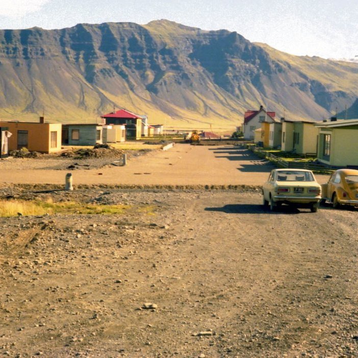 Grundarfjörður árið 1973. Gatnagerð á mótum Hrannarstígs og Hlíðarvegar.