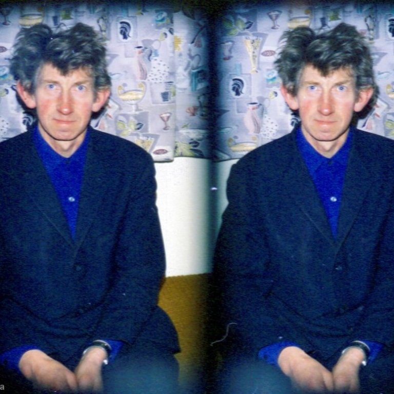 Passamynd eins og Bæring tók, en þá speglaðist myndin þannig að á sömu myndinni komu tvær myndir fram.