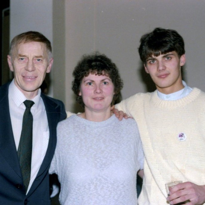 Fjölskyldan; Gísli Árnason og Svandís Jeremíasdóttir, með Sævari syni sínum.