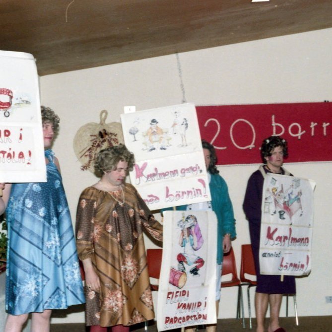 Þorrablótið 1985, skemmtiatriði. Benidikt Viggó Högnason, Páll Guðmundsson, Jón Hansson, ? og Guðbjörg Hringsdóttir.