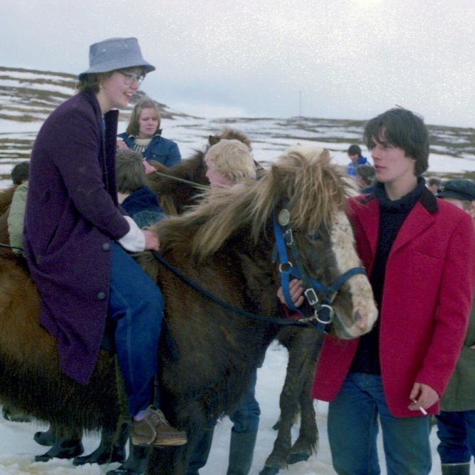 Hestamannamót á Lárósi. Fremst: Dóra Aðalsteinsdóttir og Bárður Rafnsson. Fjær: Ólafur Jónsson, Linda Gunnarsdóttir.