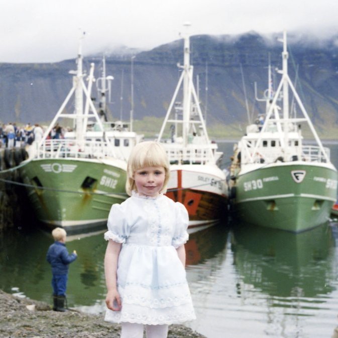 Sjómannadagur við höfnina. Sólrún Lilja Hannesdóttir og Steinunn Marta Gunnlaugsdóttir.