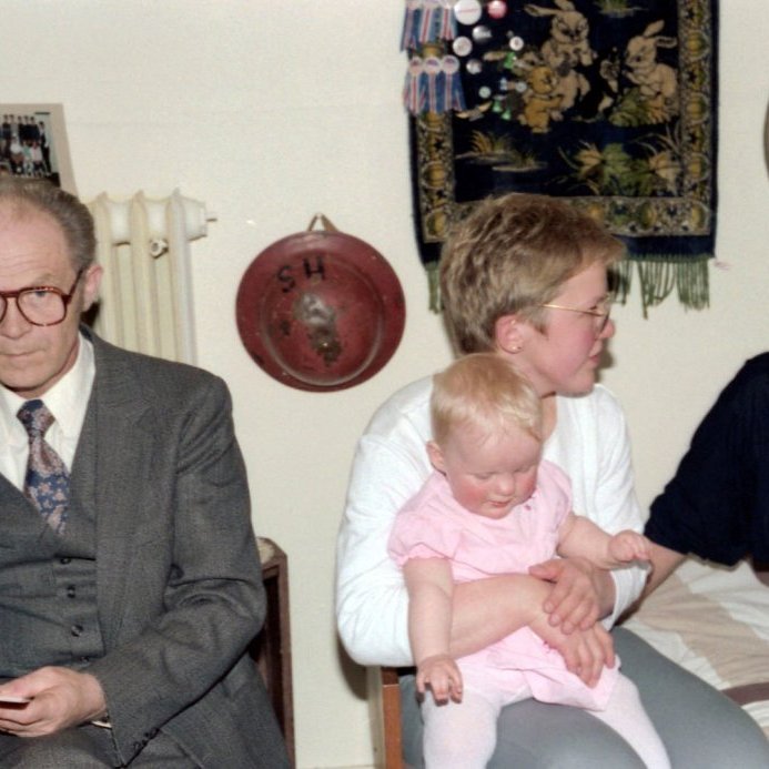 Frændfólk á spjalli. Árni Hallgrímsson, Andrea Þórunn Björnsdóttir og dóttir hennar Sandra Björk, og Ásdís Ásgeirsdóttir.