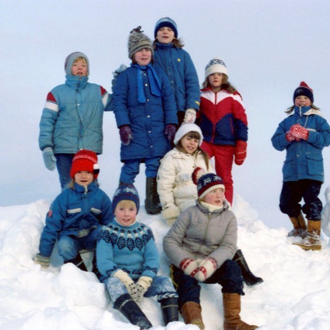 Snjór, vetur og börn að leik. Efst, frá vinstri: Jófríður Friðgeirsdóttir, Hugrún Elísdóttir, Anna Dröfn Clausen, Eva Jódís Pétursdóttir, Margrét Óskarsdóttir, Hugrún Sigurðardóttir, Sigríður Rut Júlíusdóttir, Haraldur Róbert Magnússon og Sara Rut Sigurbergsdóttir.