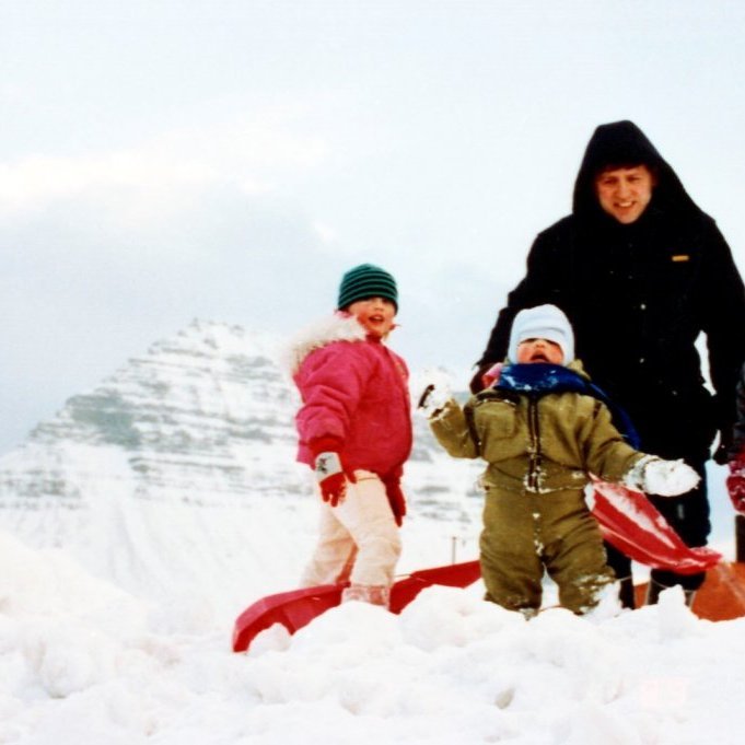Snjór, vetur og fjölskylda að leik. Sigrún Hlín Guðnadóttir, Þorkell Már Guðnason, Guðný Rut Guðnadóttir og Guðni E. Hallgrímsson.