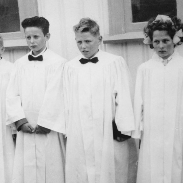 Fermingarbörn fædd árið 1944 á fermingardaginn sinn. Talið frá vinstri, Kristján Elberg Guðmundsson, Lúðvík Jakobsson, Guðni Eggert Hallgrímsson og Jónína Guðrún Nóadóttir.