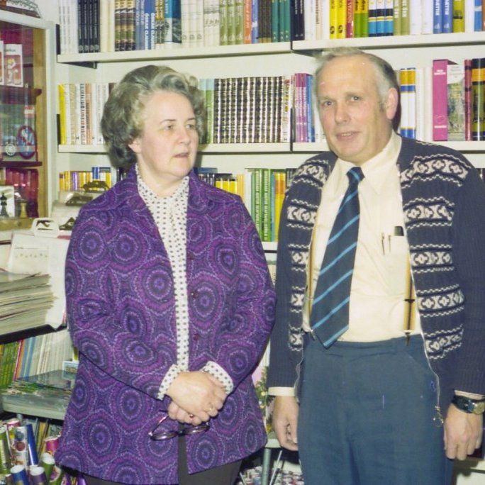 Hjónin Palla og Halldór í Hrannarbúðinni.  Pálína Gísladóttir og Halldór Finnsson.