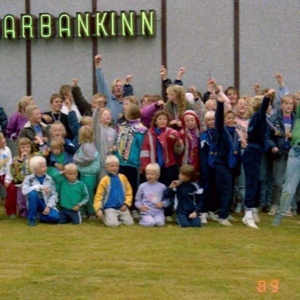 Hér er mikil keppnisstemming hjá UMFG. Þekkja má flesta á myndinni sem er frá árinu 1989. Tilefnið er 17. júní sundmót Búnaðarbankans.