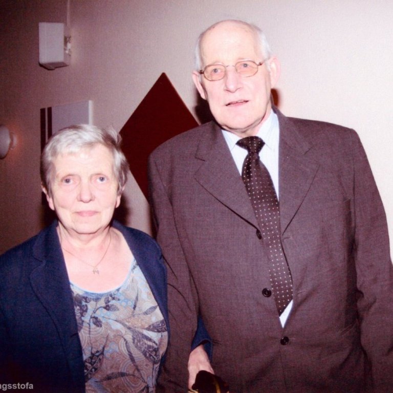 Á þessari fallegu mynd eru hjónin Auður Jónasdóttir og Arnór Kristjánsson frá Eiði