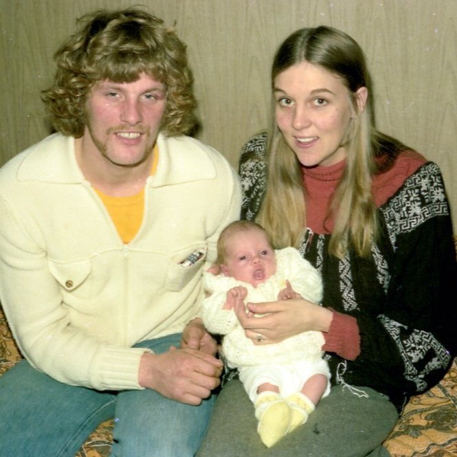 Jens Pétur Högnason og Janet Heather Eggleston með dóttur sína Ásu Jane nýfædda.