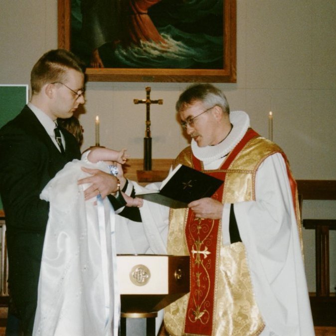 Séra Karl Valgarð Mattíasson er fæddur árið 1952, hann vígðist til Grundarfjarðar sem sóknarprestur í Setbergssókn árið 1995 og gegndi því embætti til ársins 2003 eða í samfleytt 8 ár, séra Karl hafði þjónað á Vestfjörðum áður en hann kom til Grundarfjarðar. Karl hefur fengist við ýmiss störf eins og kennslu, sjómennsku og pólitík, hann var alþingismaður á árunum 2007 – 2009 auk þess að vera í hinum ýmsu nefndum. Hann Kalli eins og hann er oft kallaður stundar ennþá sjóinn sem smábáta sjómaður, hann lenti einmitt í kröppum dans síðasta sumar þegar hann féll í sjóinn í höfnina á Arnarstapa en var bjargað giftusamlega af skipsfélaga og fleiri Sérgóðum mönnum. Eiginkona Karls er frú Sesselja Björk Guðmundsdóttir frá Miðhrauni leikskólakennari, þau Karl og Sesselja eiga þrjú börn þau Arnar Val, Pétur og Fjólu.