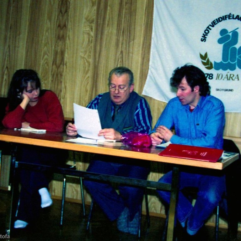 Skotfélag Snæfellsness var stofnað af skotáhugamönnum í Grundarfirði þann 10. október árið 1987.  Félagið hét í þá daga 