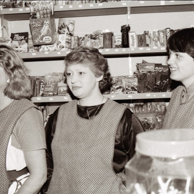 Þrjár flottar starfsstúlkur í Ásakaffi, talið frá vinstri Ásta Jeremíasdóttir, Jakobína Thomsen og Björk Unnur Guðbjartsdóttir.