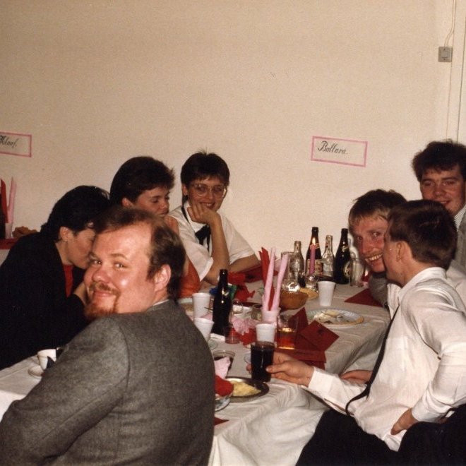 Hressir grundfirðingar á þorrablóti í góðri stemmingu. Þekkja má talið frá vinstri Sunnu Njálsdóttur, Annette Elisson, Ómar Bergmann Elisson, Elínborg Þorsteinsdóttir, Áslaug Árnadóttir, Sævar Guðmundsson og Þröstur Theódórsson