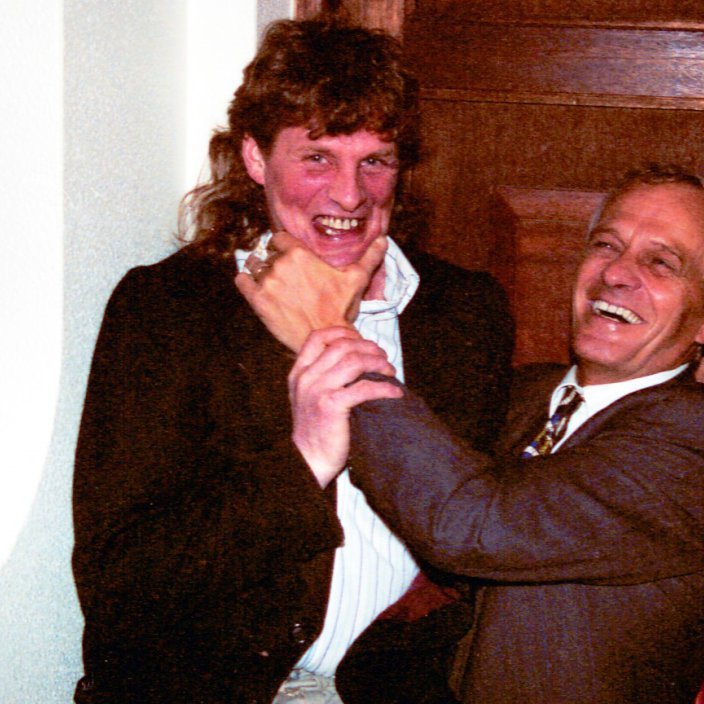 Þeir eru hressir á þessari skemmtilegu mynd sem tekin er í samkomuhúsinu þeir Pétur Högnason og Óskar Ásgeirsson.