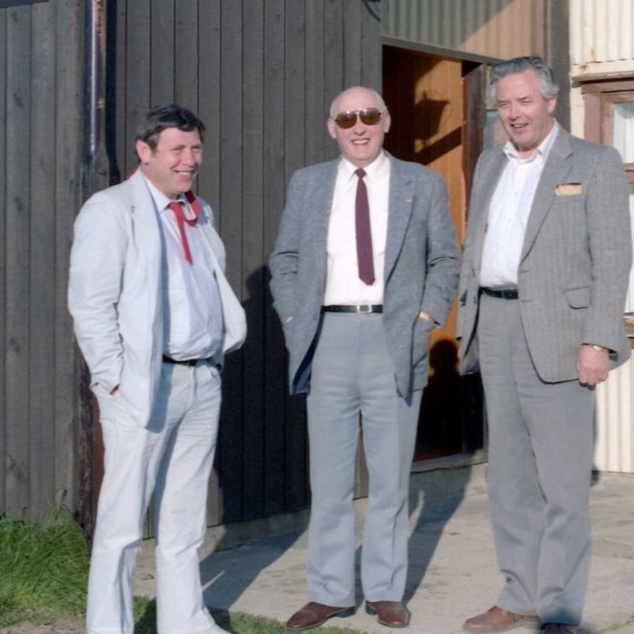 Félagar fyrir utan Hótel Búðir á sólskinsdegi, talið frá vinstri Móses Geirmundsson, Guðmundur Runólfsson og Friðjón Þórðarson.