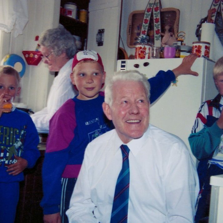 Hjónin Ingvar Agnarsson og María Magnúsdóttir á Kolgröfum ásamt barnabörnum sínum.