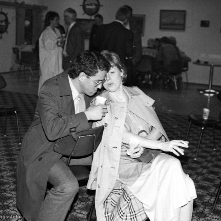 Á þessari mynd eru hjónin Kristján Albert Jóhannesson Útibústjóri Samvinnubankanns og Hafdís Júlía Hannesdóttir, myndin er tekin í kaffisal SC.