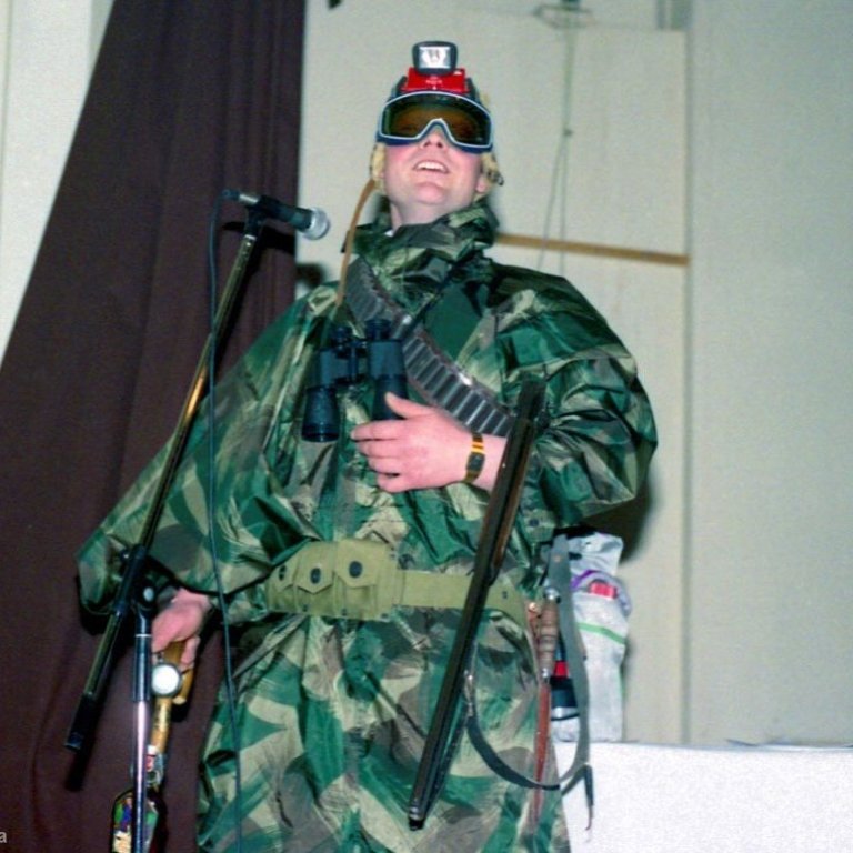 Frá villibráðarkvöldi Skotveiðifélafsins árið 1992. Ásgeir Valdimarsson sýnir staðalbúnað