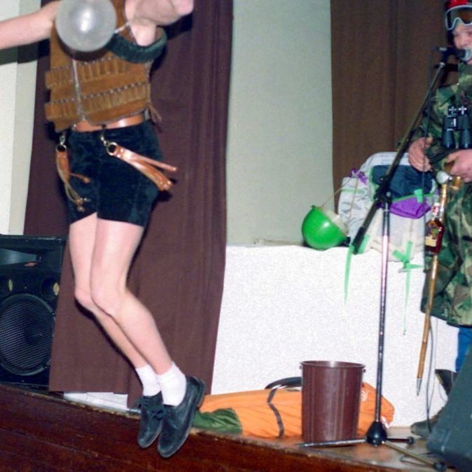 Aukamynd Sjöunnar er af þeim félögum Ragnari Þór Alfreðssyni og Ásgeiri Valdimarssyni með skemmtiatriði sem gaman væri að fá skýringar með.