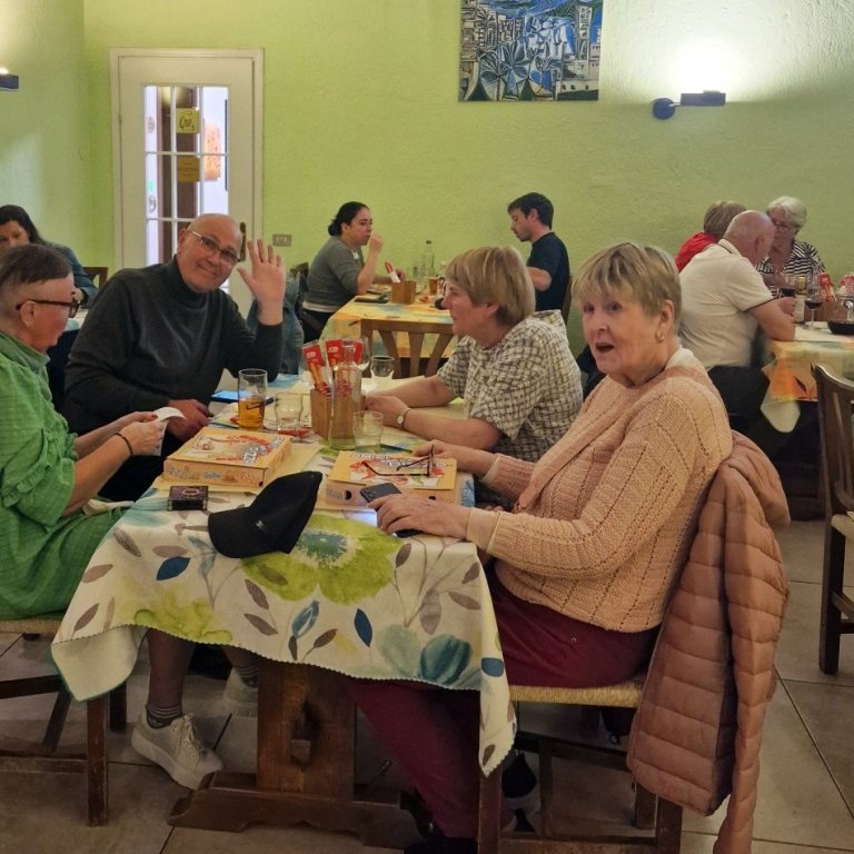 Þessi mynd er tekin á Ítalíu við Gardavatnið en þangað fór hópur í Félagi eldriborgara Grundarfirði í viku ferð í september síðastliðnum.
