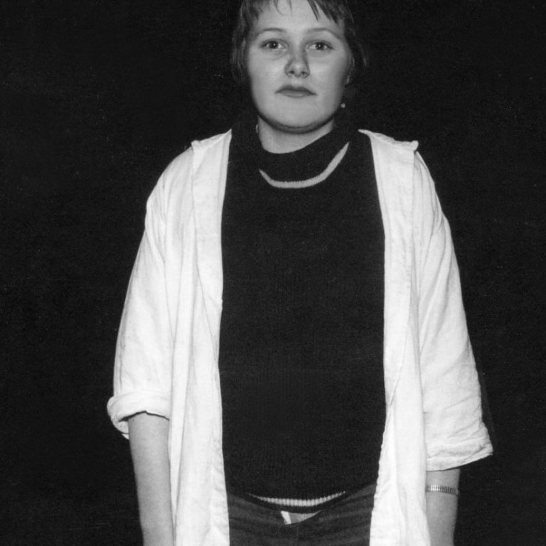 Þessi unga fallega stúlka er Kristín Kristjánsdóttir, Stína Odds eins og við þekkjum hana