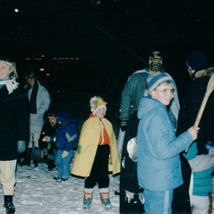 Þrettándinn. Þekkja má Ólafíu Hjálmarsdóttur, Dagnýju Jeremíasdóttur, Sigurð Þorkelsson, Davíð Sigurðsson, Helgu Bjarnadóttur og Jósef Kjartansson.