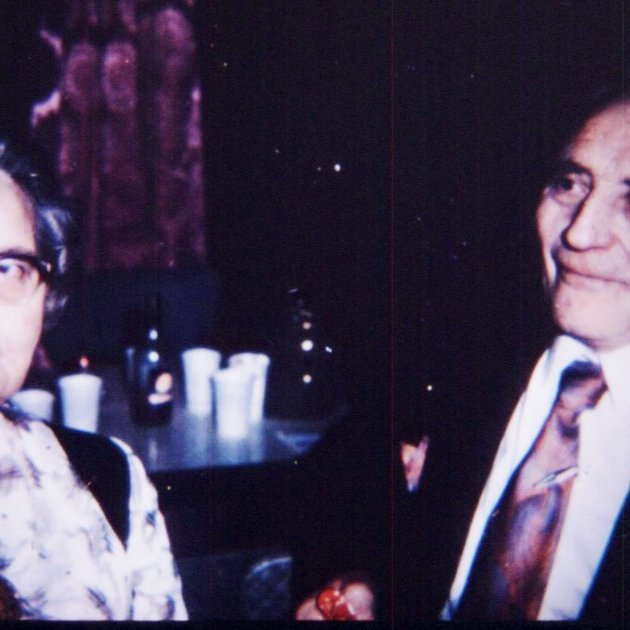 Hjónin frá Skallabúðum, síðast á Grundargötu 28, þau Sigríður Elísdóttir og Guðjón Elisson. Guðjón bjó síðustu árin hjá syni sínum og tengdadóttur á Grundargötu 29.