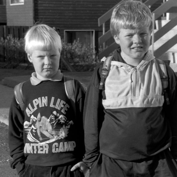 Góðir vinir úti í sumarblíðu. Björn Kristján Ásgeirsson og Árni Elvar Eyjólfsson.