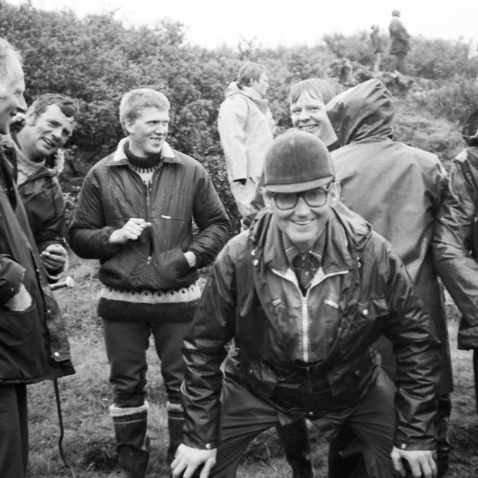 Það væri gaman að fá nöfnin á þessum hressu hestamönnum sem eru þarna á hestamannamóti á Kaldármelum.  Senda má upplýsingar á netfangið grundarfjordur@grundarfjordur.is