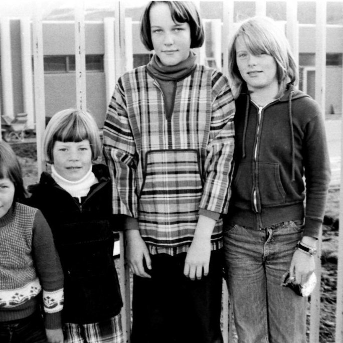 Ungar grundfirskar stúlkur. Talið frá vinstri Hugrún Elísdóttir, Elínborg Sigurðardóttir, Sólrún Halldórsdóttir og Ása Hinriksdóttir.