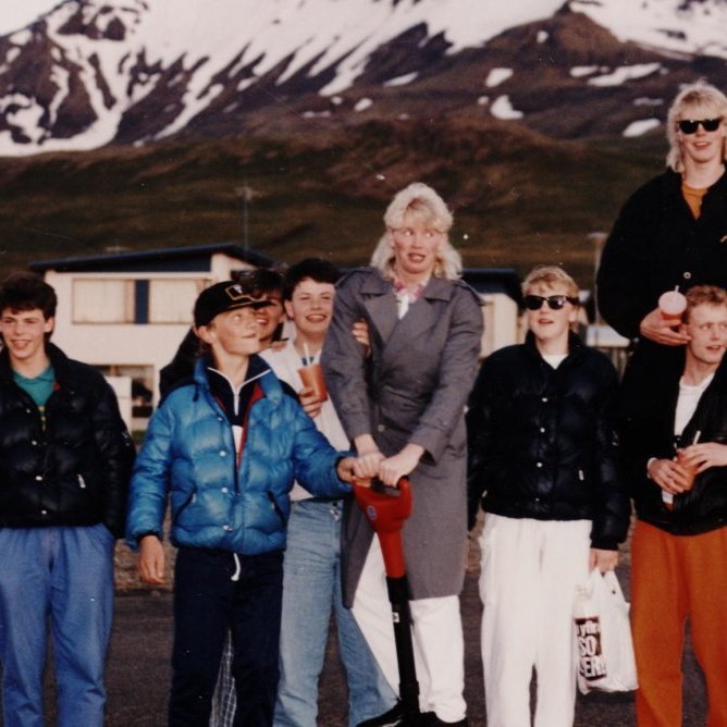 Það hefur alltaf verið fjör og gaman hjá þessum hressu strákum. Talið frá vinstri Hafþór Þórarinsson, Albert Magni Ríkarðsson, Guðmundur H. Jónsson, Garðar Svansson, Ragnar Þór Alfreðsson, Benedikt Gunnar Ívarsson, Örn Þór Alfreðsson og Agnar Þór Gunnlaugsson.