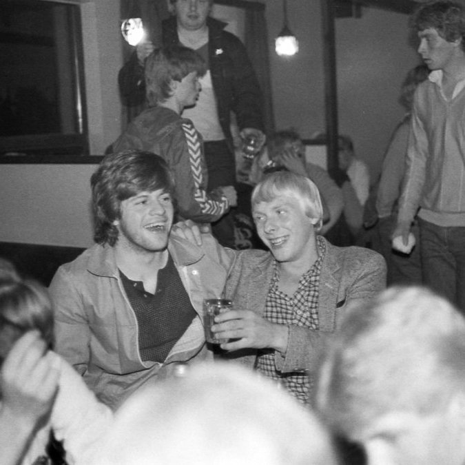 Það var oft kátt á hjalla í Ásakaffi. Þarna má þekkja til vinstri Kristján Pál Jónsson og svo þrjá bekkjarbræður úr árgangi 1960, þá Guðmund Ásgeir Björnsson, Ólaf Inga Jónsson og Gísla Ólafsson.