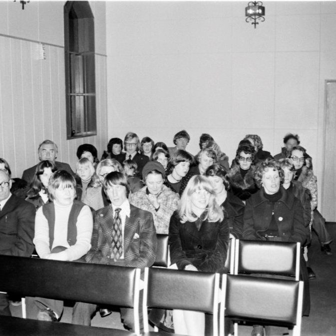 Sóknarbörn Setbergssóknar í Grundarfirði á myndinni má þekkja öll sóknarbörnin. Á fremsta bekk lengst til hægri er frú Sigríður Anna Þórðardóttir ný prestsfrú Setbergssóknar.