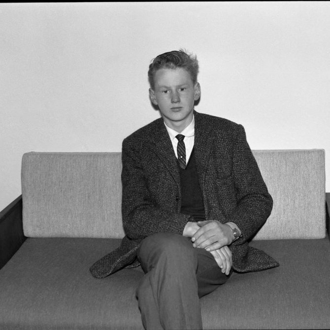 Ragnar Jónasson. Ragnar er fæddur og uppalinn í Grundarfirði og þar kynntist hann eiginkonu sinni Sigríði Sigurgeirsdóttur og bjuggu þau í Grundafirði í fjöldamörg ár. Þau hjónin fluttu síðan til Reykjavíkur þar sem þau búa í dag.